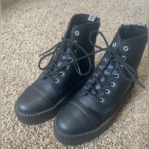 TUK platform boots